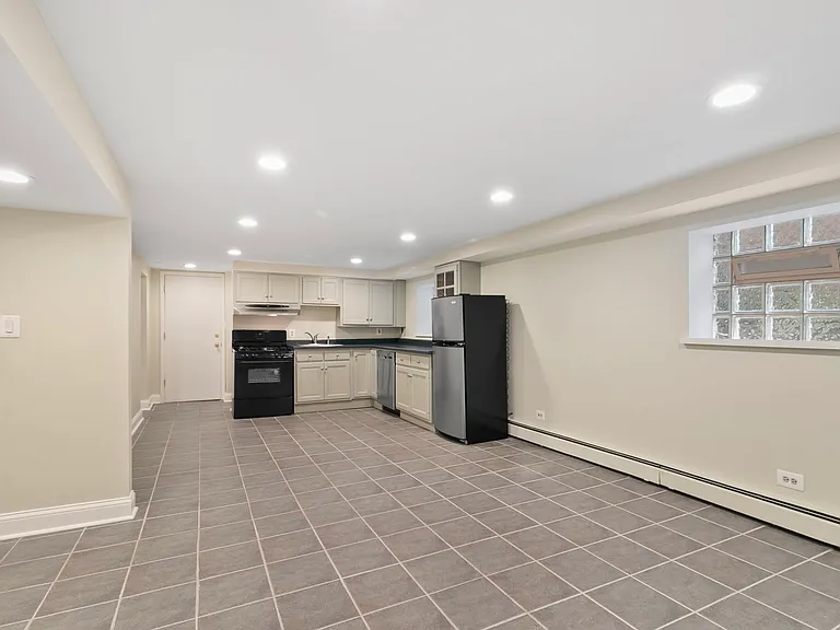 1031 Wesley Ave #1 — Photo 11