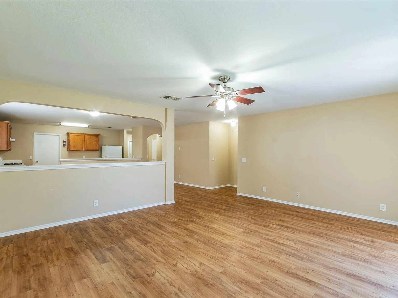 4 bed, 2.0 bath, 1749 sqft, $1,800 — Photo 4