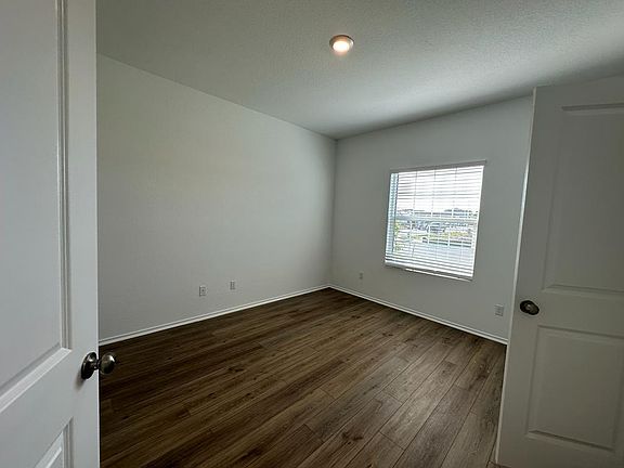 4th image of 324 Golden Grove Pkwy