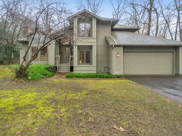 3 Ladyslipper Cir, Amherst, MA 01002