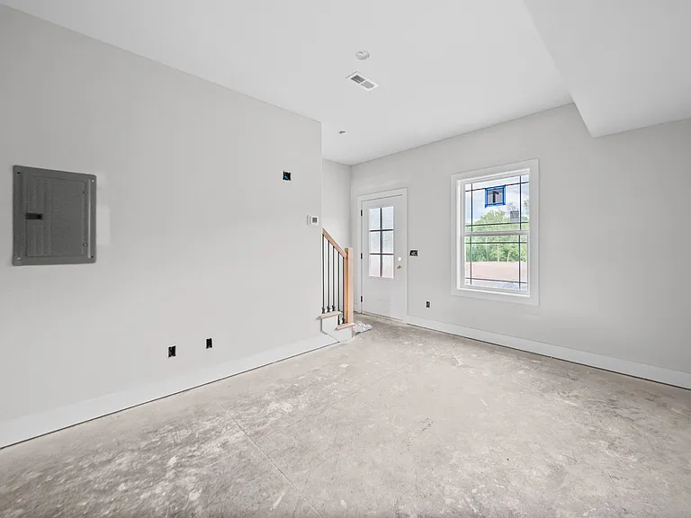601 Mann Cir #1-5 — Photo 3