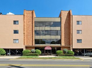390 Gorge Rd #207, Cliffside Park, NJ 07010