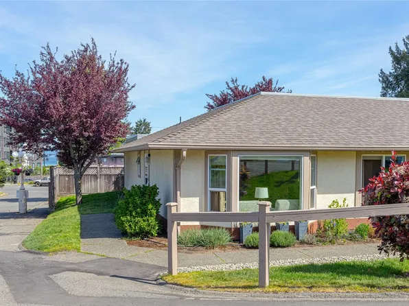 100 Abbey Ln #4, Parksville, BC V9P 1N4