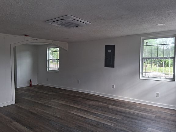 5th image of 2904 Moncrief Rd