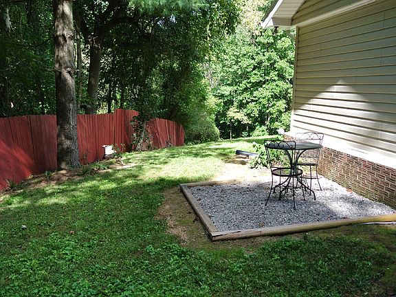 SIDE SITTING AREA