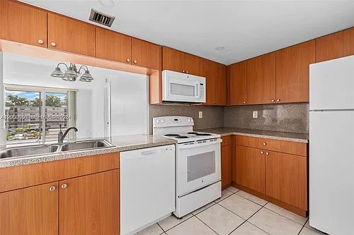 14185 SW 87th St Photo 1