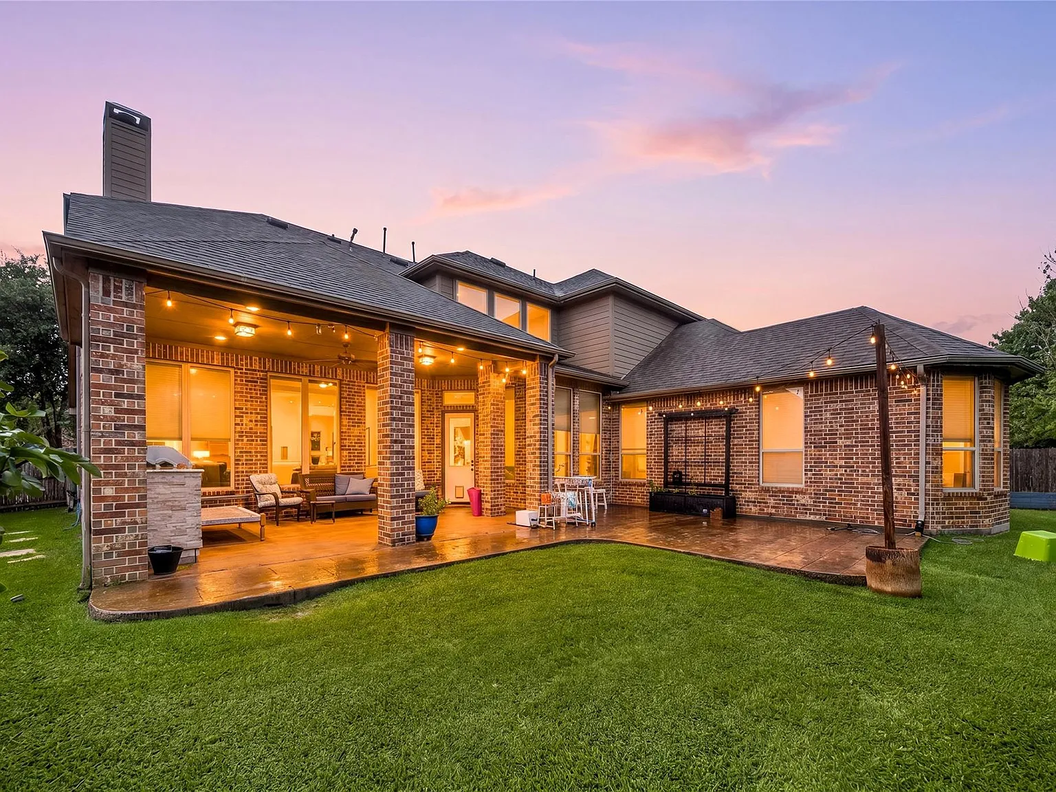 5 bed, 6.0 bath, 4327 sqft, $4,500 — Photo 2