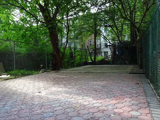 Rented by Evergreen Apartments BK | media 43