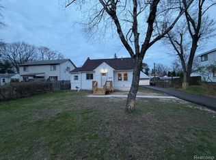 10426 Stark Rd, Livonia, MI 48150