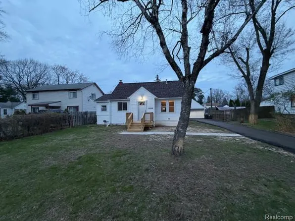 10426 Stark Rd, Livonia, MI 48150