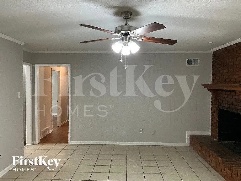 5819 Fox Lair Ave — Photo 2