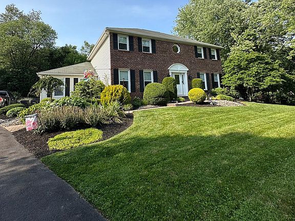 2nd image of 82 Blue Fox Ln