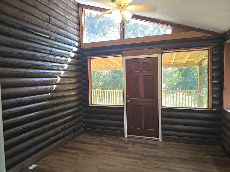 1099 W Hall Ave — Photo 13