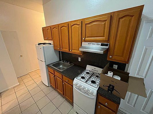 5th image of 200 W 113th St #122