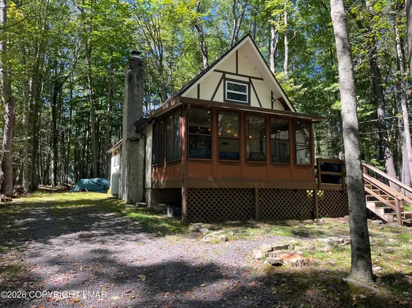 117 Outer Dr, Pocono Lake, PA 18347