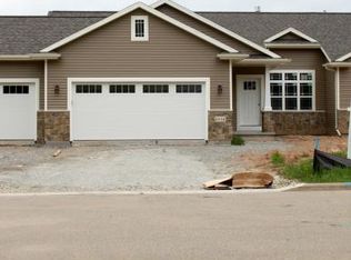 1816 Statue Dr, Neenah, WI 54956