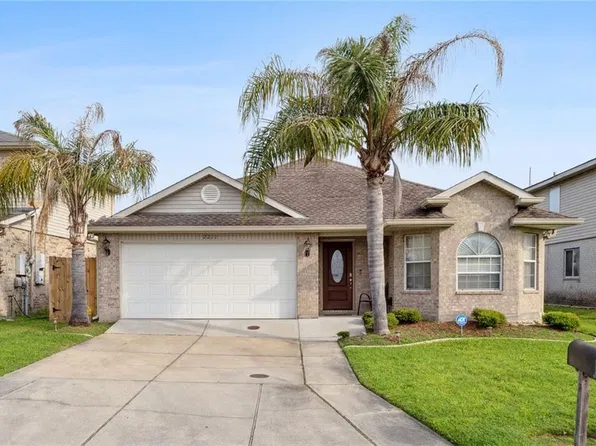 2211 S Village Green St, Harvey, LA 70058