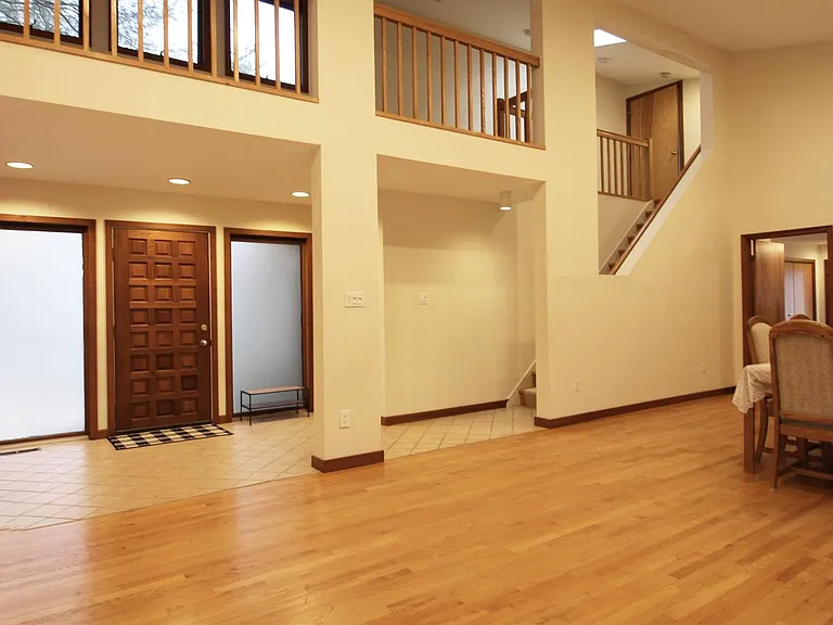 6872 Melrose Dr — Photo 16