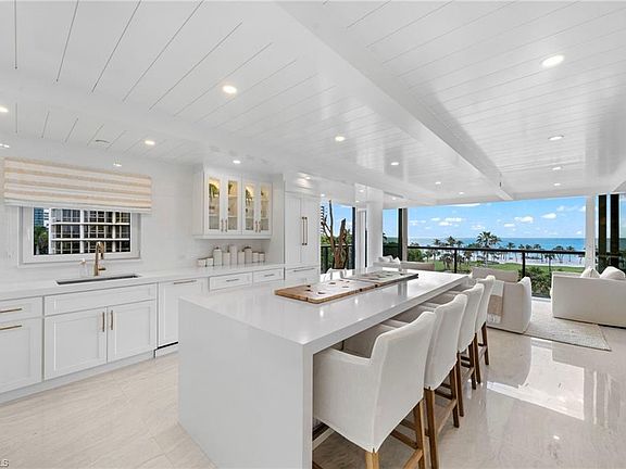 4th image of 4031 Gulf Shore BLVD N #5A