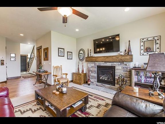 3rd image of 924 W Abigail Dr #189