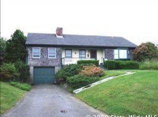 38 High St, Middletown, RI 02842