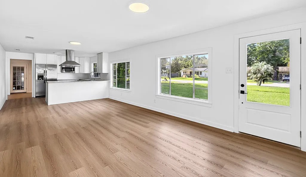 4 bed, 2100 sqft, $2,150 — Photo 4
