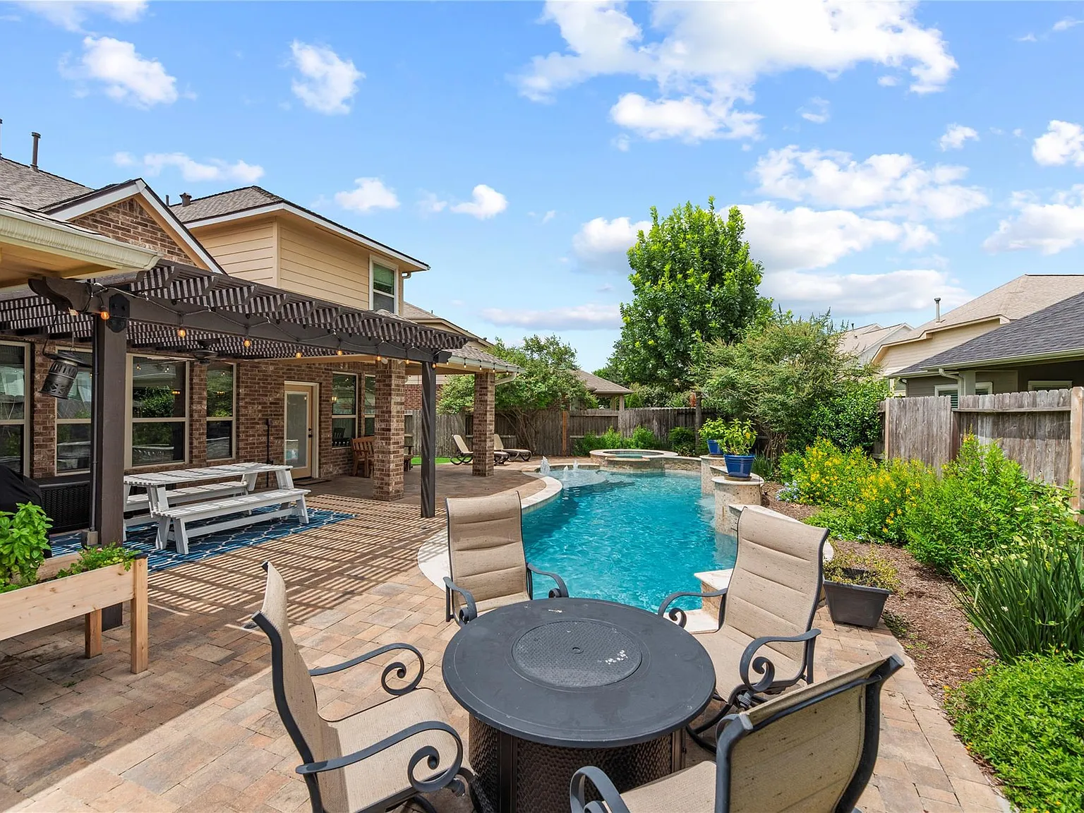 4 bed, 3.5 bath, 3085 sqft, $4,000 — Photo 3