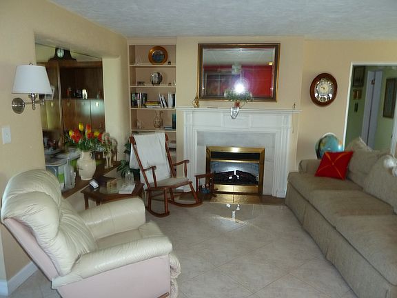 3rd image of 44 Richmond Dr