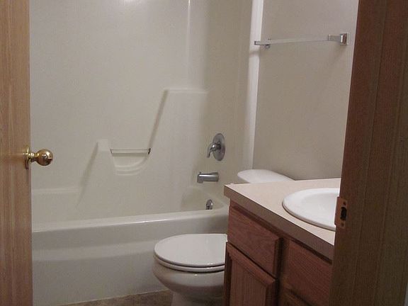 4th image of 7229 Silverthorn Dr
