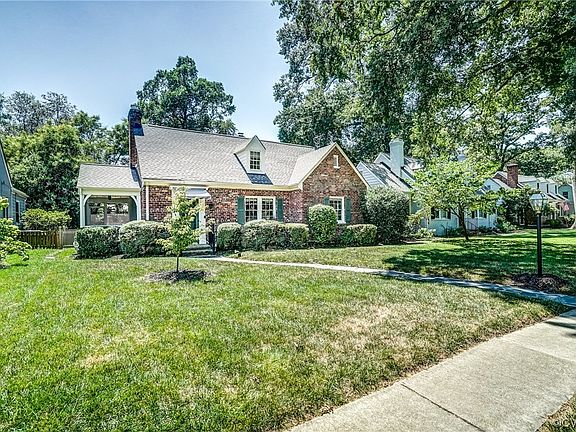 4th image of 4631 Leonard Pkwy