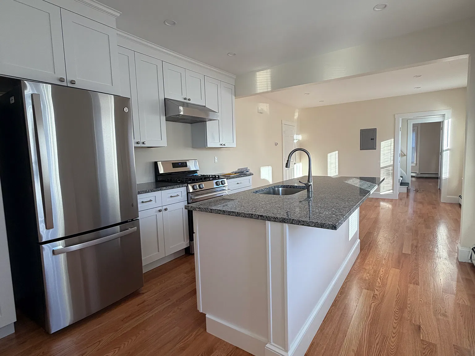 3 bed, 1100 sqft, $2,800 — Photo 1