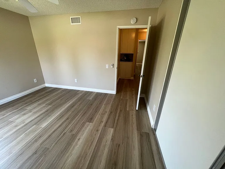 14117 Village 14 — Photo 7
