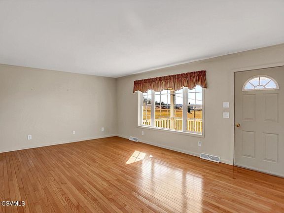 5th image of 125 Hagenbuch Rd