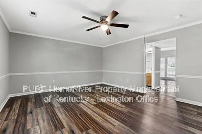 1053 Merrick Dr — Photo 2