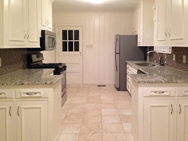 2560 Shirley Ave — Photo 5