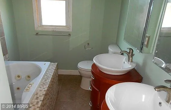 102 Raymond Ave photo 1
