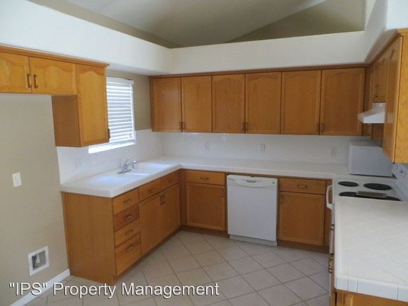 3rd image of 9212 N Price Ave