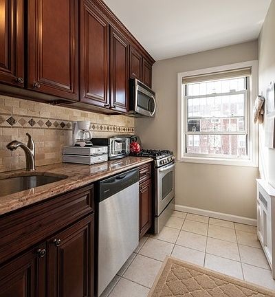 2nd image of 1521 Independence Ave #1B