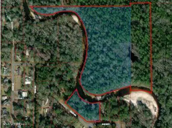 Tuxachanie Dr, Biloxi, MS 39532