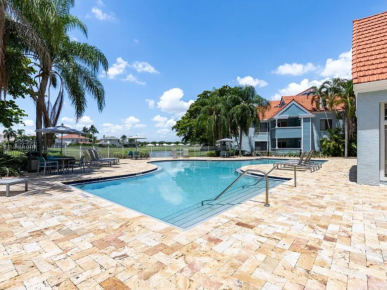 Royal St. George at the Villages Apartment Homes — Photo 14