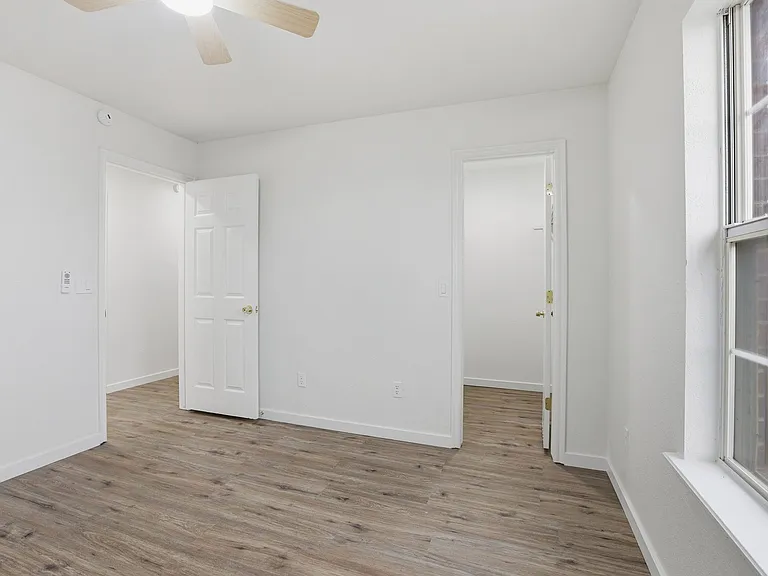 1525 NE 8th St — Photo 13