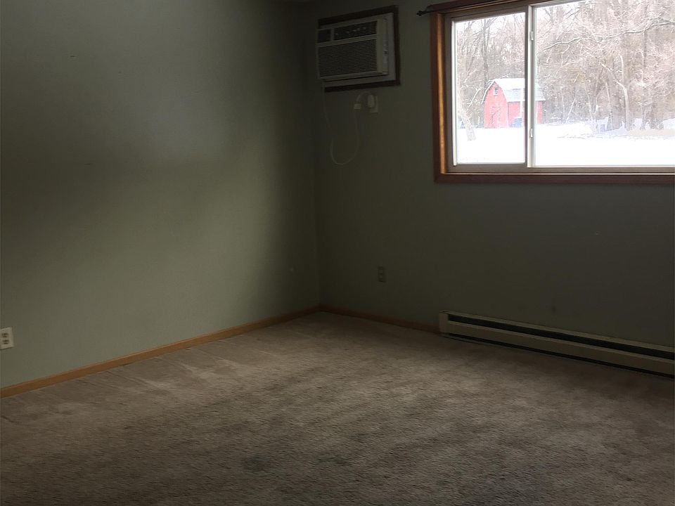 2nd image of 136 Earl St APT 8