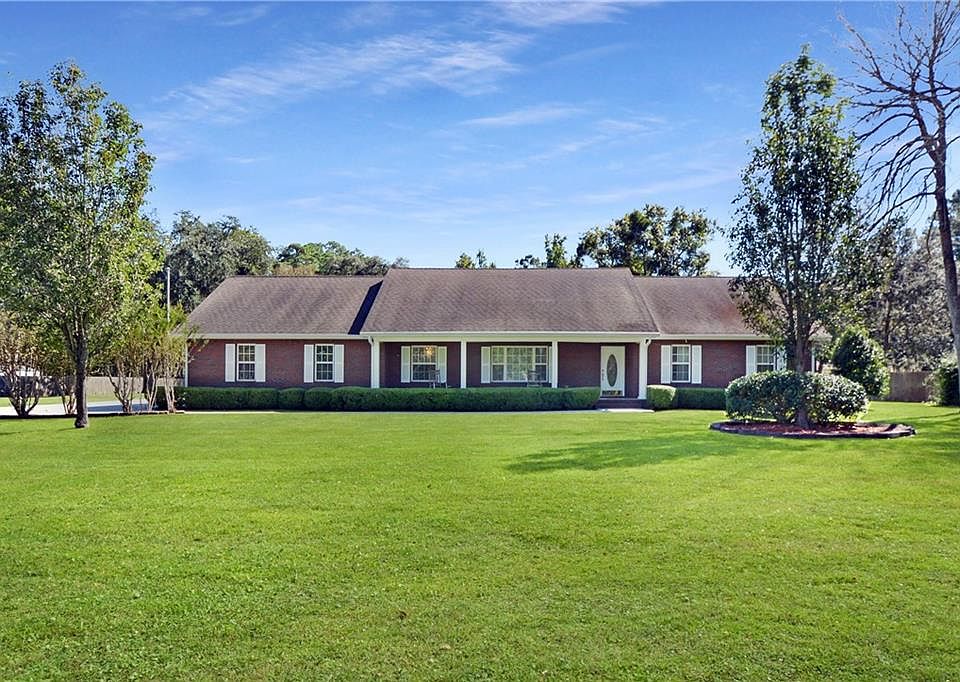1st image of 402 Brentwood Cir