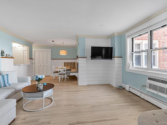 3rd image of 370 W Broadway #2Y