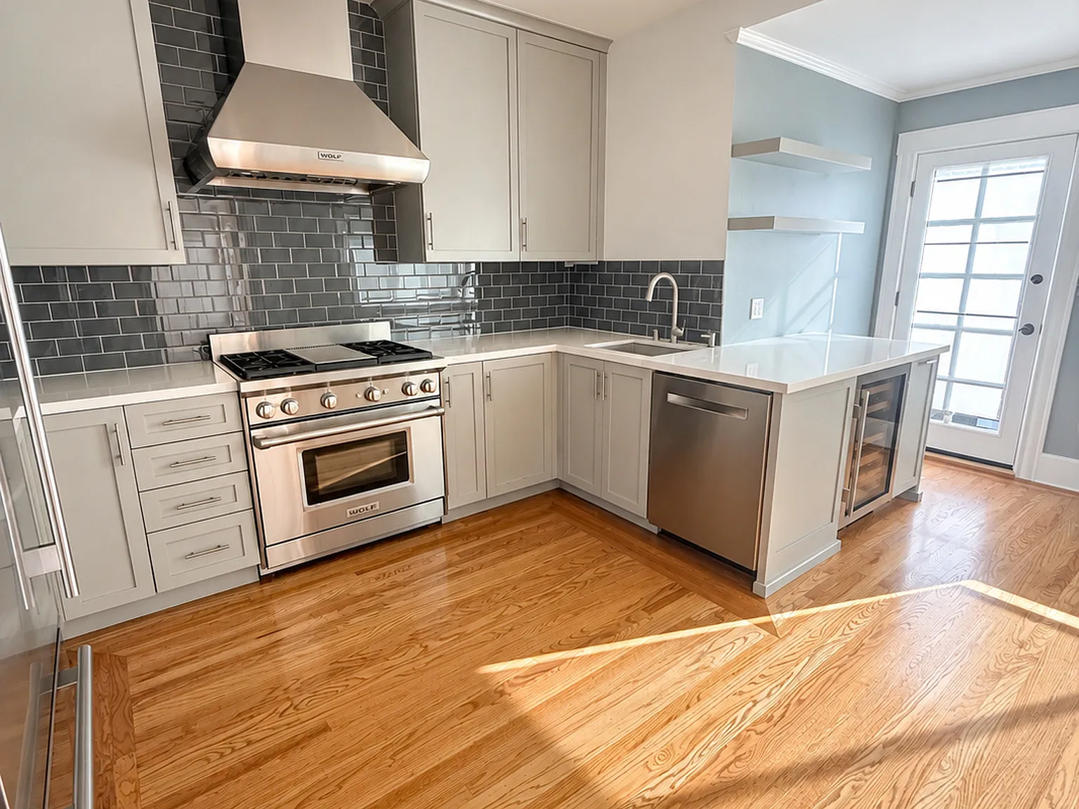 3 bed, 1355 sqft, $8,750 — Photo 2