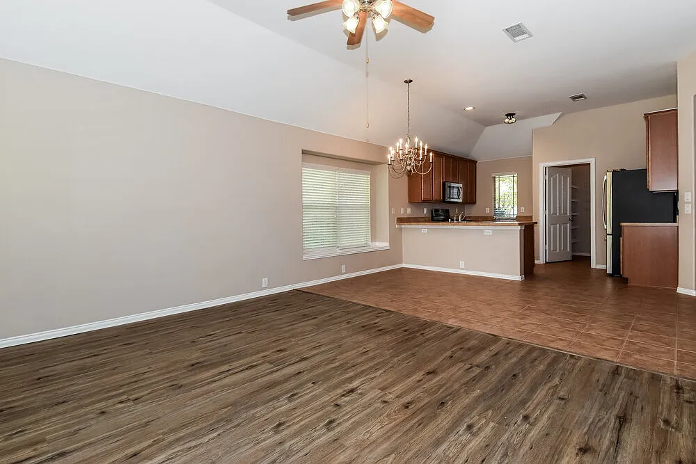 3 bed, 2.0 bath, 1302 sqft, $2,195 — Photo 4