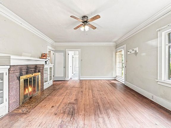 4th image of 2113 N Sumner St