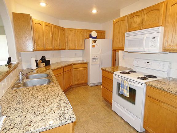 2nd image of 819 Golden Hills Dr