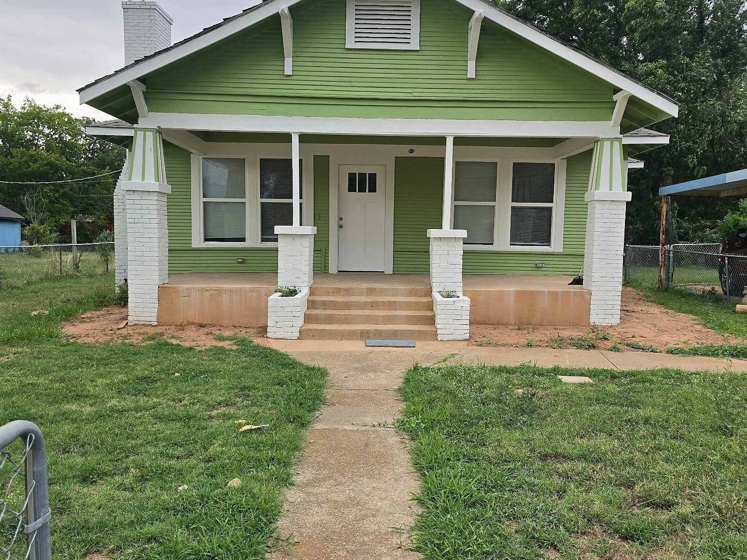 6104 Twin Oaks Dr — Photo 1