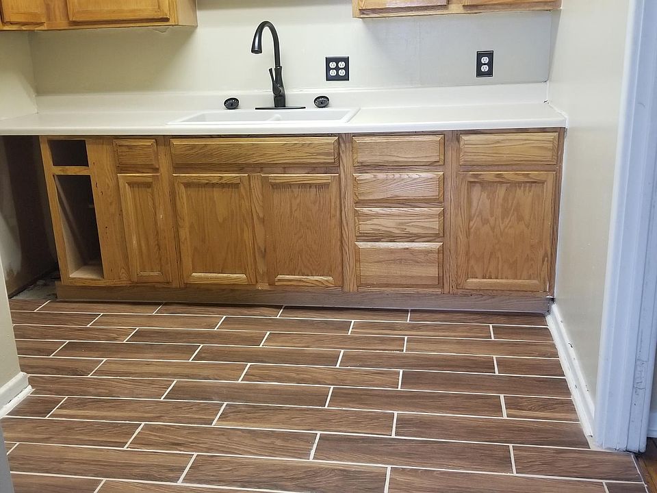 2nd image of 2425 Shelby St APT 3A